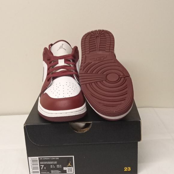 Air Jordan 1 Low (GS) - Picture 7 of 13